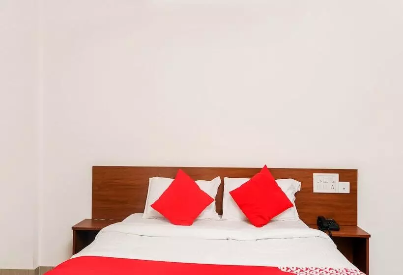 ホテル Oyo 23999 Samruddhi Lodge
