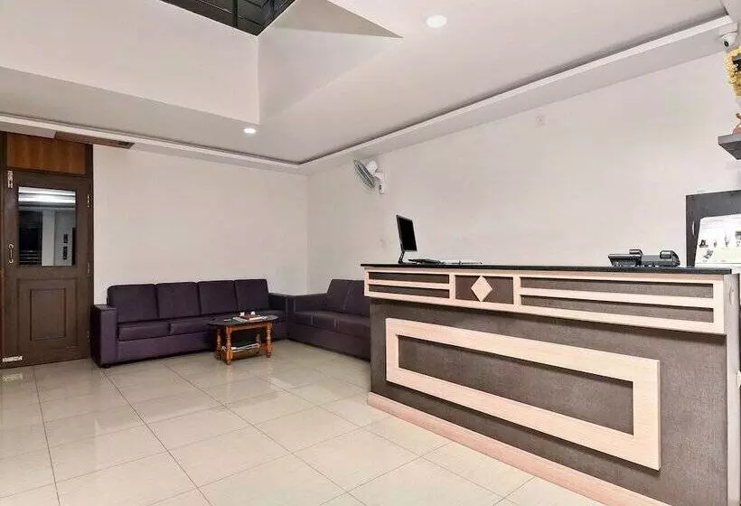 ホテル Oyo 23999 Samruddhi Lodge