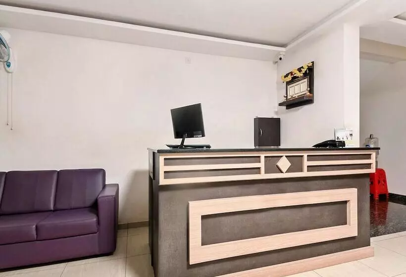 ホテル Oyo 23999 Samruddhi Lodge