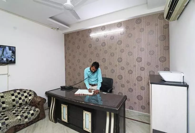 ホテル Oyo 24283 Royal Rahul Residency