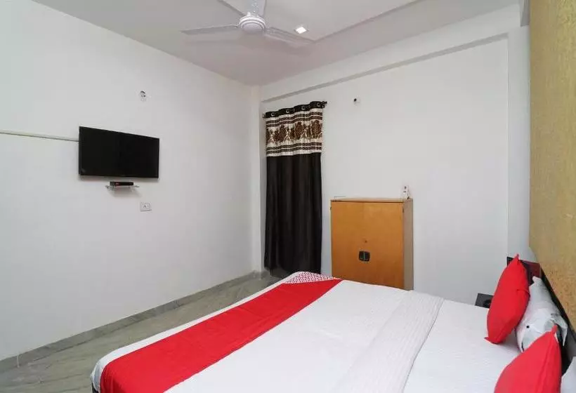 ホテル Oyo 24283 Royal Rahul Residency