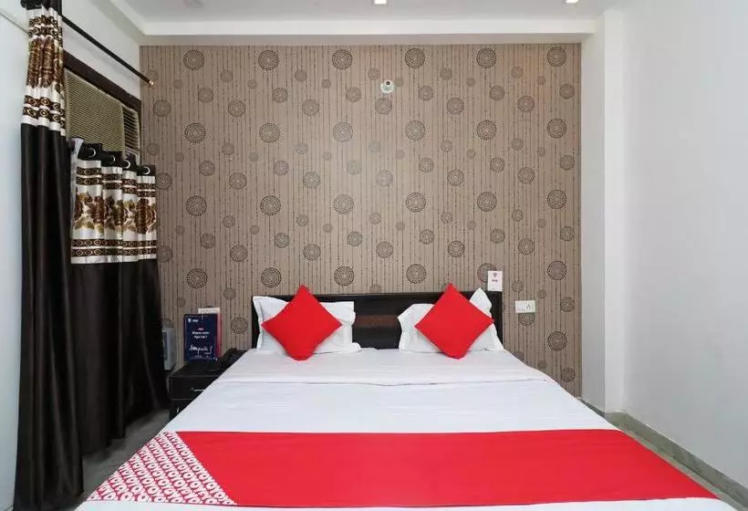 ホテル Oyo 24283 Royal Rahul Residency