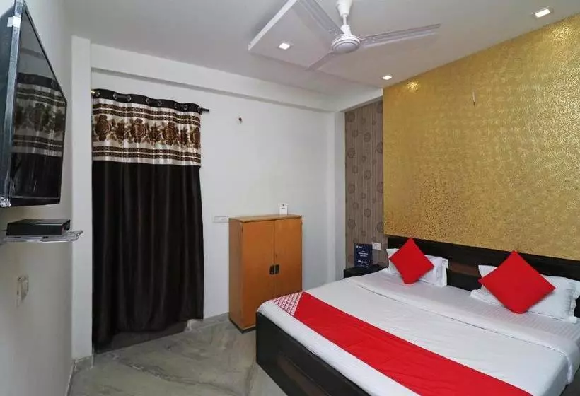 ホテル Oyo 24283 Royal Rahul Residency