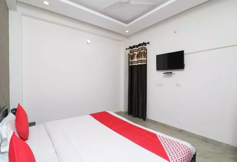ホテル Oyo 24283 Royal Rahul Residency