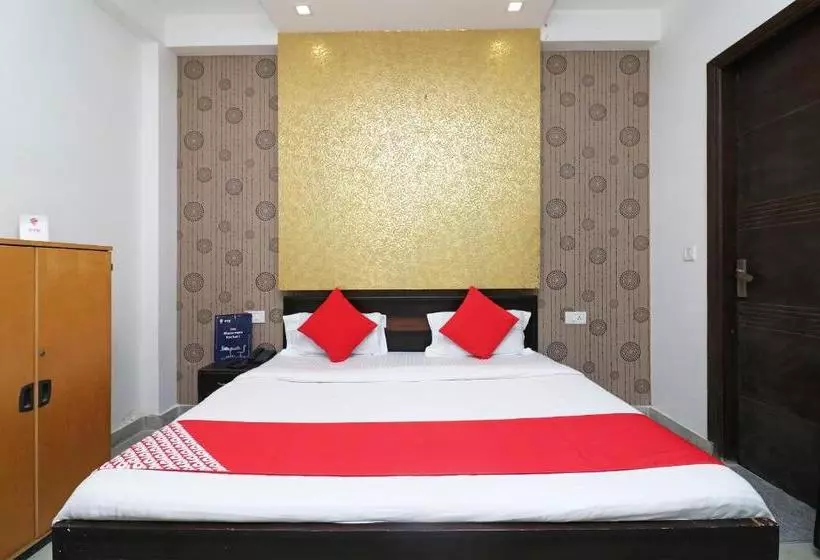 ホテル Oyo 24283 Royal Rahul Residency