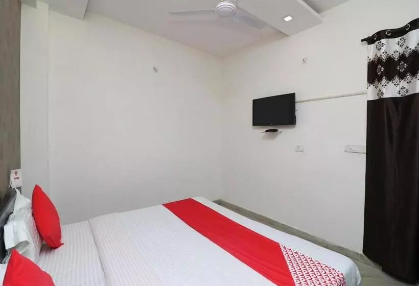 ホテル Oyo 24283 Royal Rahul Residency
