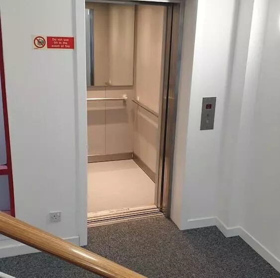 Hotelli Premier Lodge