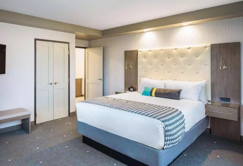 Best Western Premier Hotel At Fisher S Landing