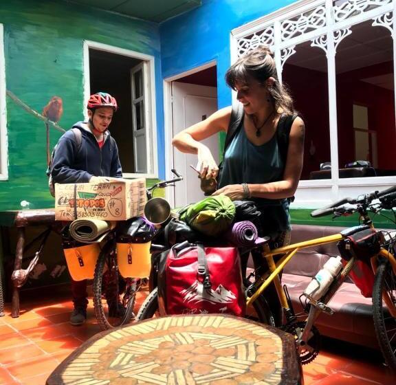 پانسیون Lienzo Hostel And Mural Art Museum