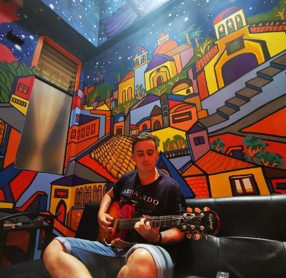 پانسیون Lienzo Hostel And Mural Art Museum