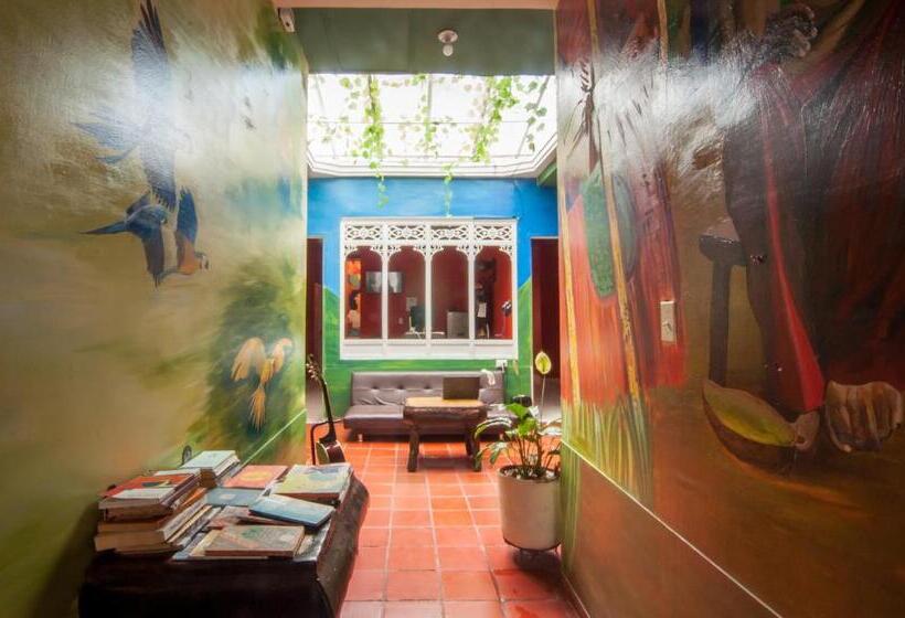 پانسیون Lienzo Hostel And Mural Art Museum