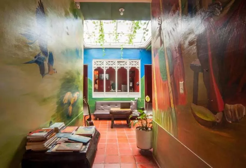 ペンション Lienzo Hostel And Mural Art Museum
