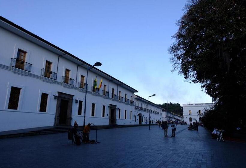 پانسیون Lienzo Hostel And Mural Art Museum