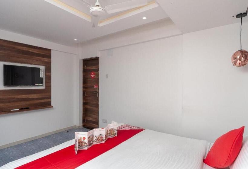 בית מלון כפרי Capital O 18946 Admire Suit Hospitality