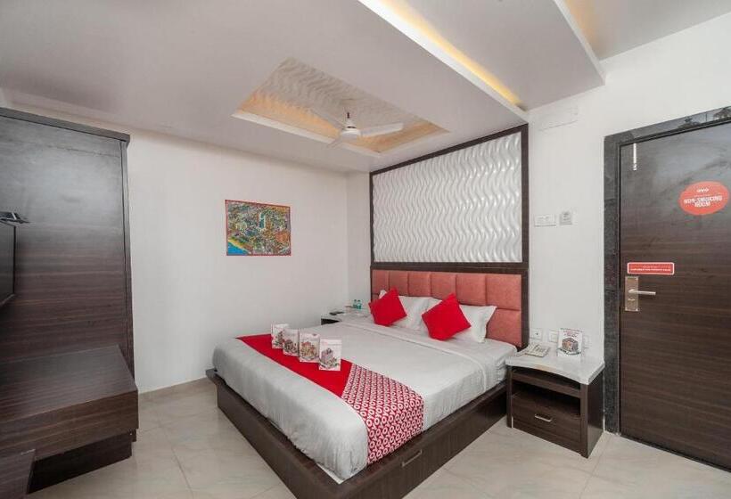 בית מלון כפרי Capital O 18946 Admire Suit Hospitality