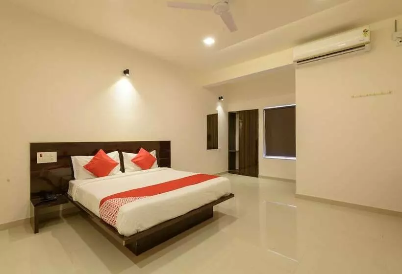 ホテル Oyo 22964 Kundan Lawns