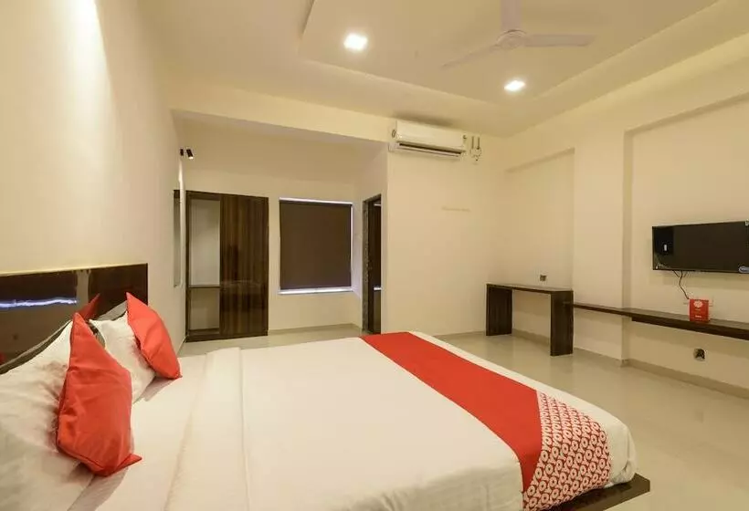 ホテル Oyo 22964 Kundan Lawns
