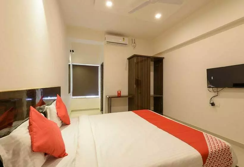 ホテル Oyo 22964 Kundan Lawns