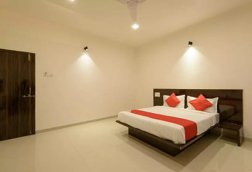 ホテル Oyo 22964 Kundan Lawns