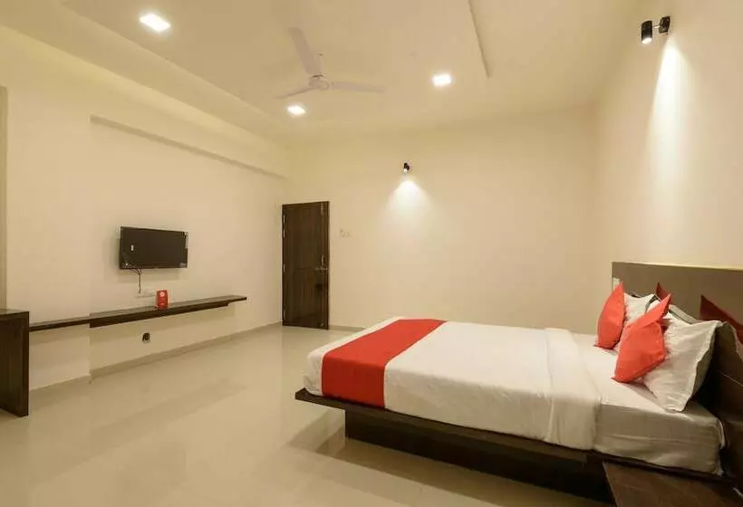 ホテル Oyo 22964 Kundan Lawns