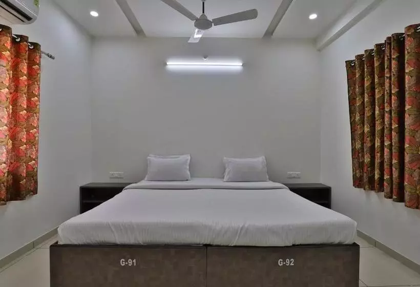 Spot On 38154 Shakti Hostel &