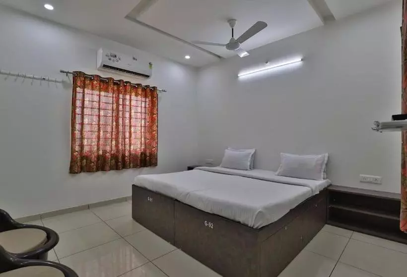 Spot On 38154 Shakti Hostel &