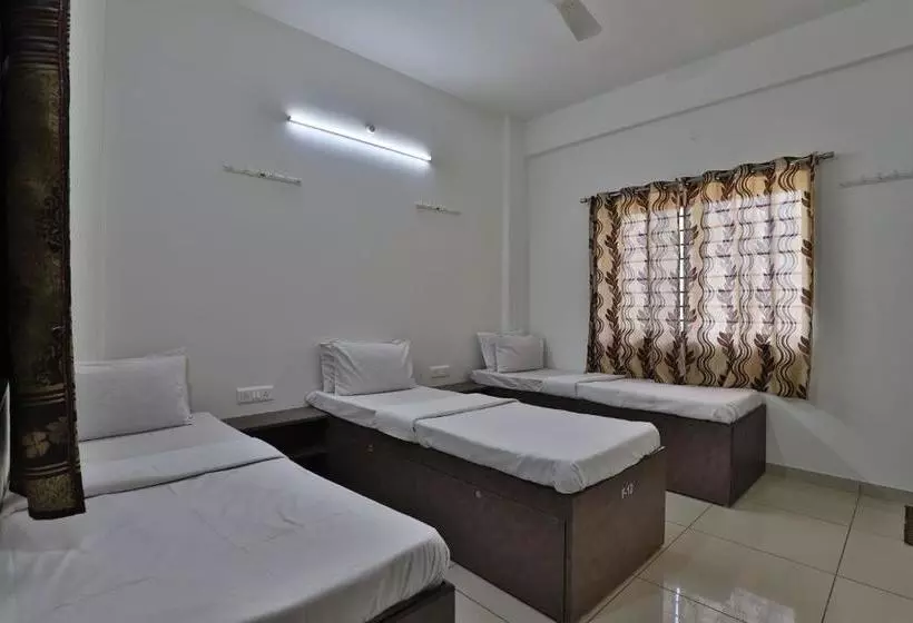 Spot On 38154 Shakti Hostel &