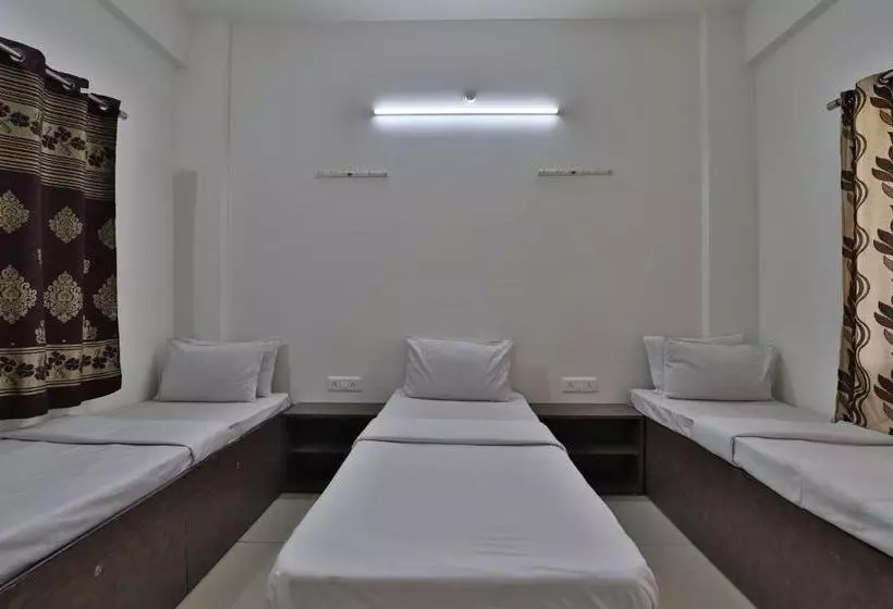 Spot On 38154 Shakti Hostel &