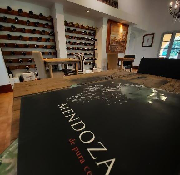 ユースホステル La Masia