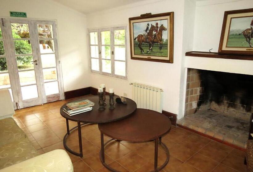 ユースホステル La Masia