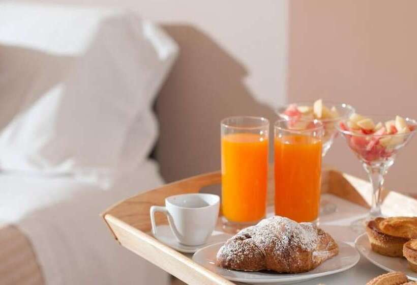 تختخواب و صبحانه Fourseasons