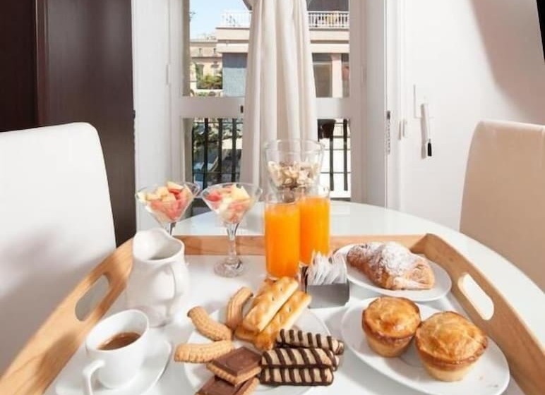 تختخواب و صبحانه Fourseasons