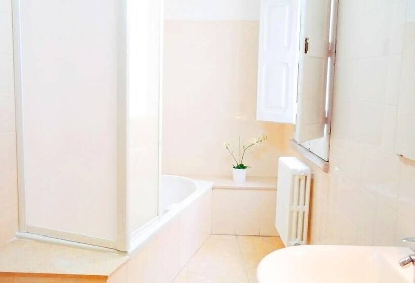 تختخواب و صبحانه Fourseasons