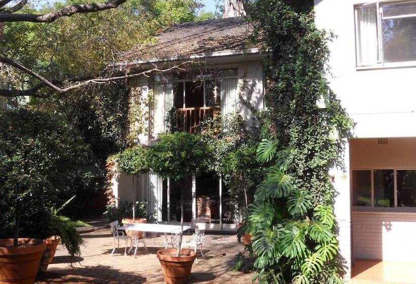 پانسیون Birdwood Boutique Estate