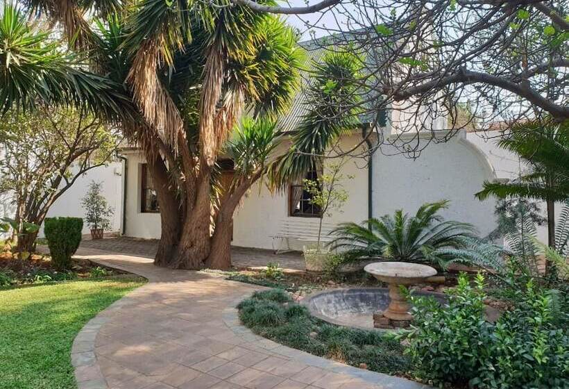 پانسیون Birdwood Boutique Estate