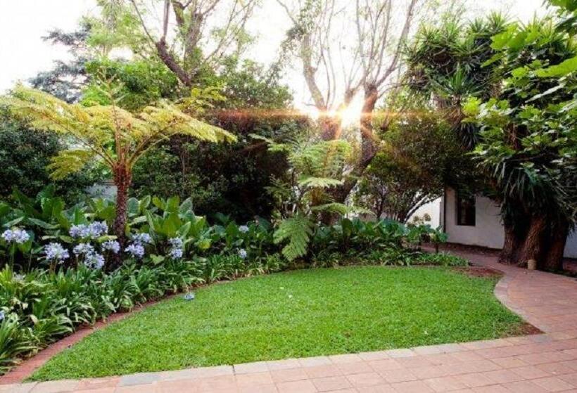 پانسیون Birdwood Boutique Estate