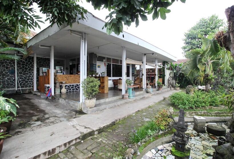 פנסיון Reddoorz Near Rumah Sakit Wirosaban