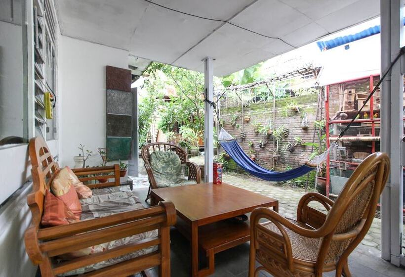 פנסיון Reddoorz Near Rumah Sakit Wirosaban