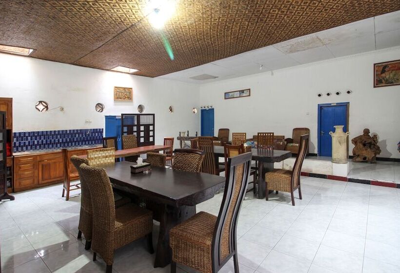 פנסיון Reddoorz Near Rumah Sakit Wirosaban