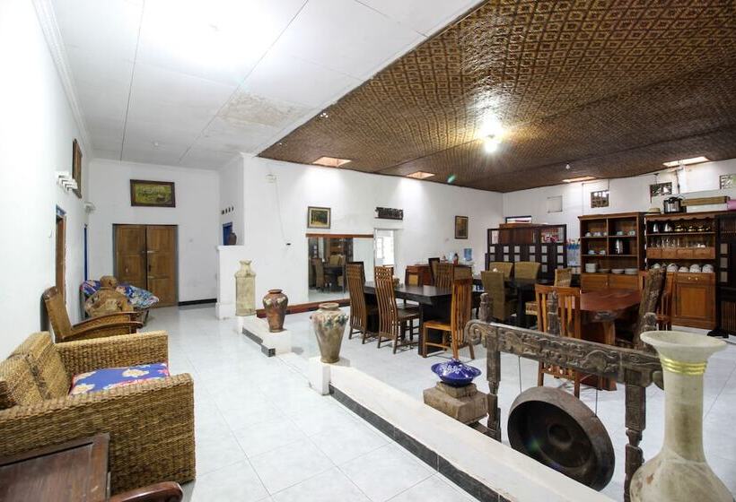 פנסיון Reddoorz Near Rumah Sakit Wirosaban