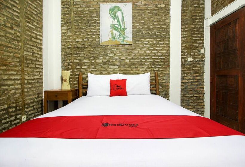 פנסיון Reddoorz Near Rumah Sakit Wirosaban