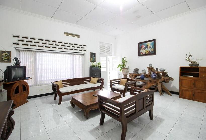 פנסיון Reddoorz Near Rumah Sakit Wirosaban