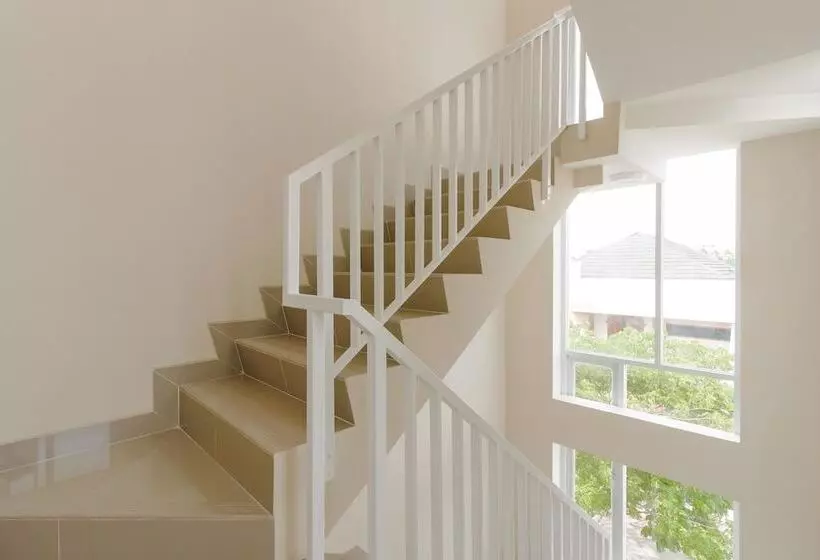 ペンション Reddoorz Near Soekarno Hatta Airport