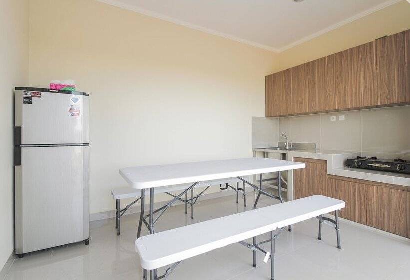 بنسيون Reddoorz Near Soekarno Hatta Airport