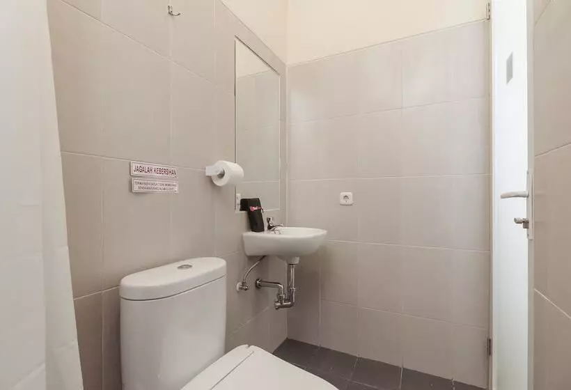 ペンション Reddoorz Near Soekarno Hatta Airport