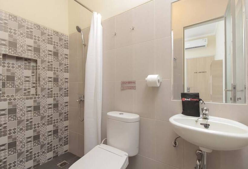 بنسيون Reddoorz Near Soekarno Hatta Airport