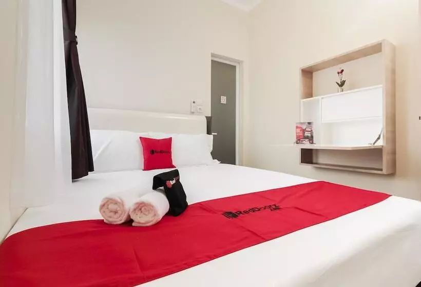 ペンション Reddoorz Near Soekarno Hatta Airport