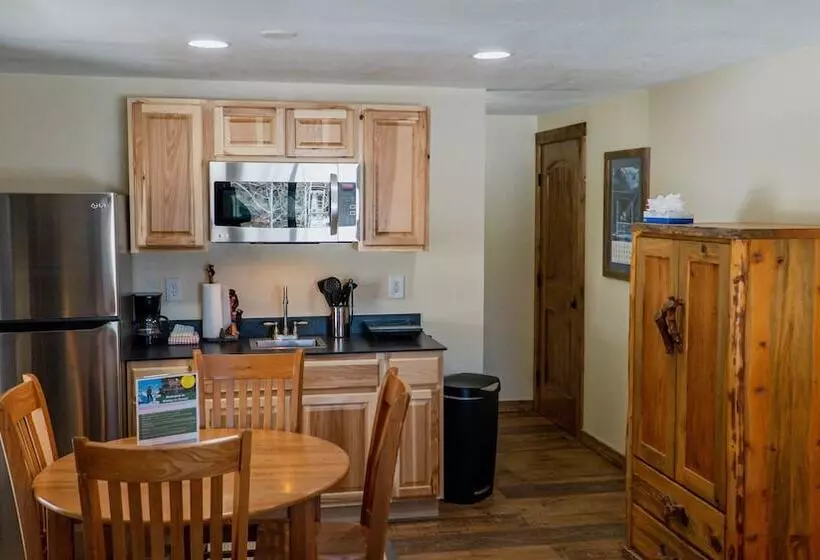 ユースホステル Ouray Riverside Resort   Inn & Cabins