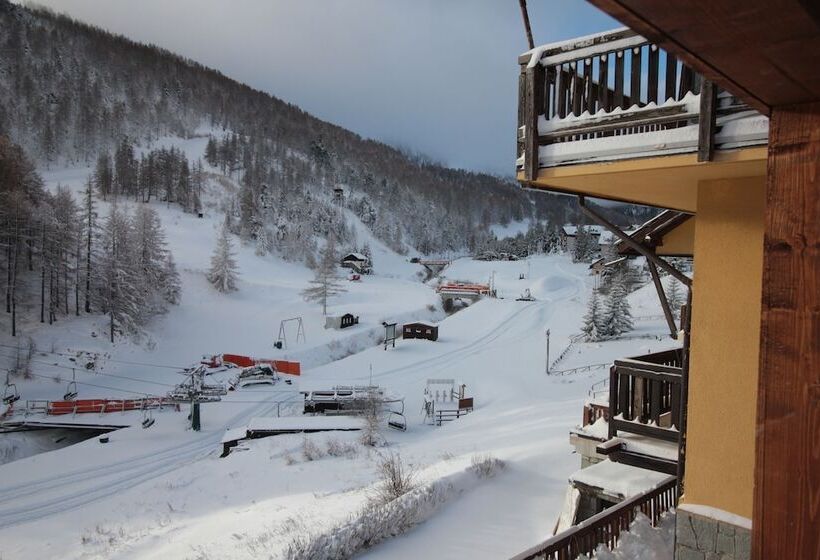 בית מלון כפרי Al Foiron