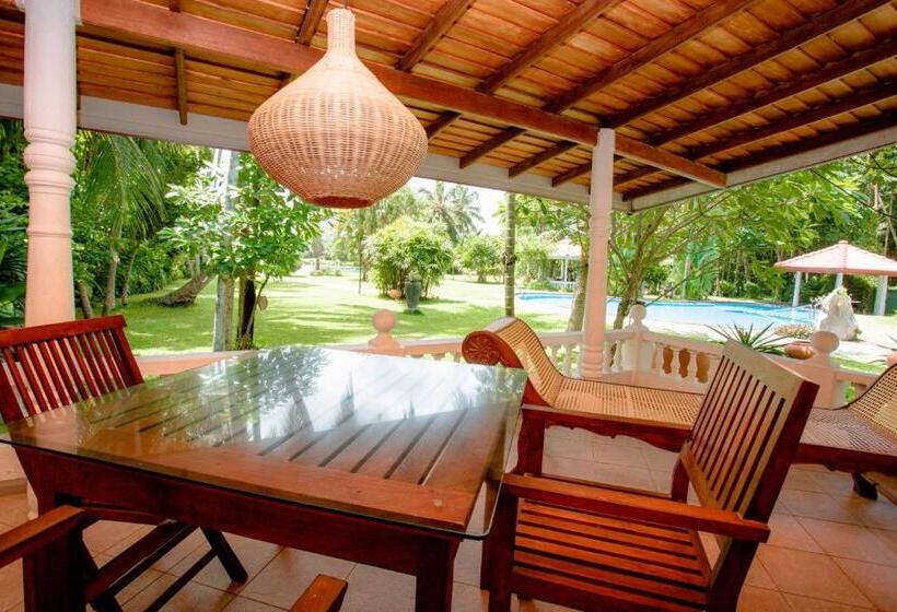 בית מלון כפרי Ayubowan Swiss Lanka Bungalow Resort